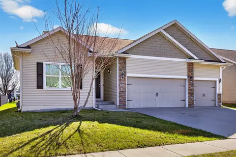 434 S 82nd St, West Des Moines, IA 50266