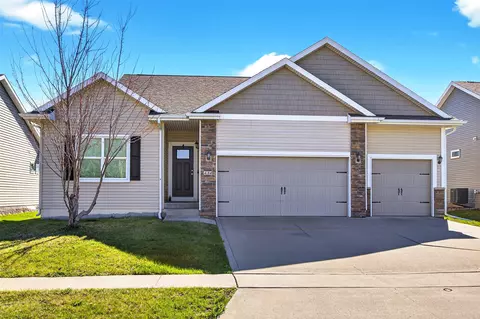 434 S 82nd St, West Des Moines, IA 50266
