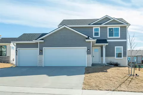 62 NW Pike Cir, Waukee, IA 50263