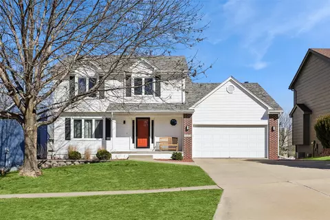 5053 Raintree Dr, West Des Moines, IA 50265