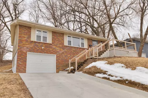 2418 Boston Ave, Des Moines, IA 50310