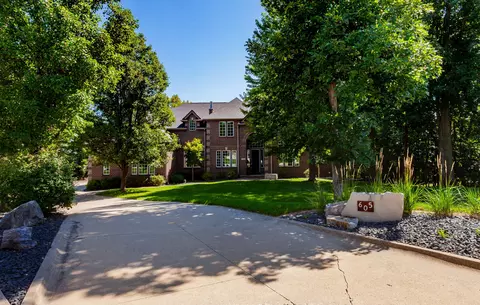 605 Oakwood Pl, Polk City, IA 50226