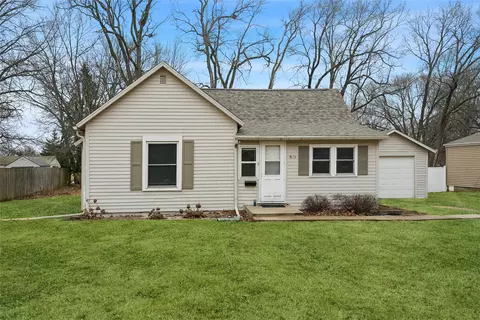 909 Euclid Ave, Indianola, IA 50125