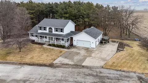 708 S Veverka Dr, Prairie City, IA 50228
