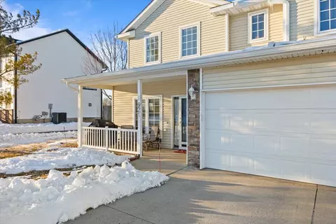 921 10th St SE, Altoona, IA 50009