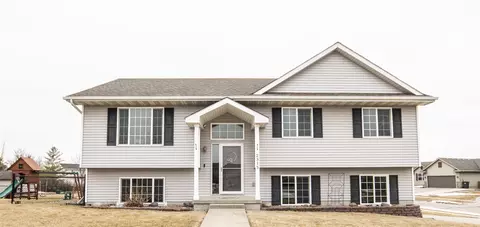 2315 Maplewood Dr, Granger, IA 50109