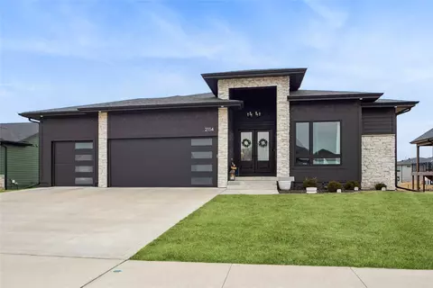 2114 Timberview Dr, Norwalk, IA 50211
