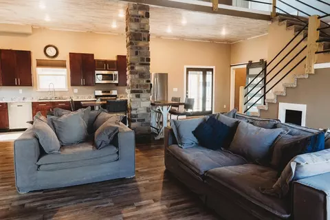 8433 Tulip St, Dexter, IA 50070