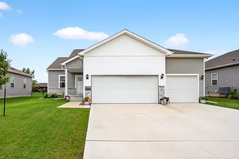 1200 Joshua Dr SE, Bondurant, IA 50035