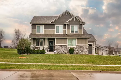 14308 Oakwood Dr, Urbandale, IA 50323