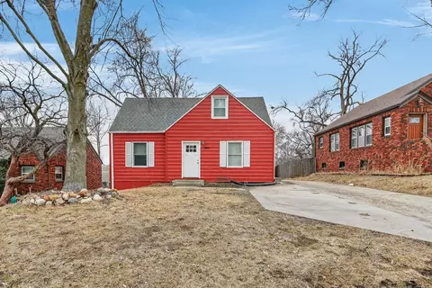 948 65th St, Windsor Heights, IA 50324