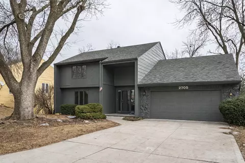 2705 71st St, Urbandale, IA 50322