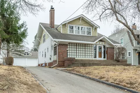 115 51st St, Des Moines, IA 50312