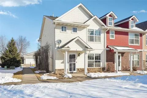 10022 Agate Ln, Johnston, IA 50131