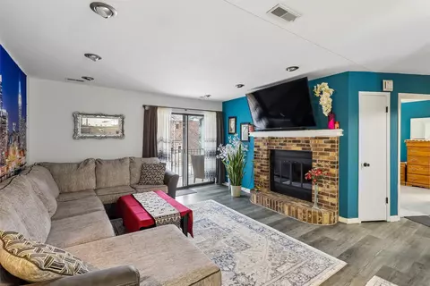 4829 86th St #19, Urbandale, IA 50322