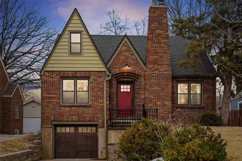 2207 39th St, Des Moines, IA 50310