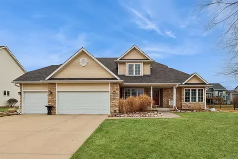 15801 Winston Ave, Urbandale, IA 50323