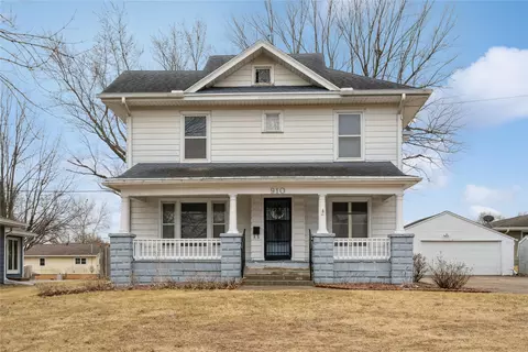 910 W Madison St, Knoxville, IA 50138