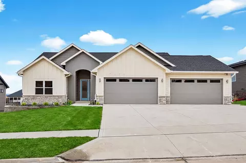 17686 Townsend Dr, Clive, IA 50325