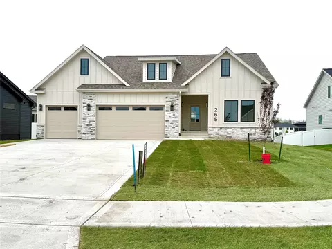 265 NW Copperleaf Ct, Waukee, IA 50263