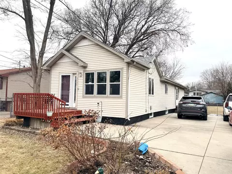 3926 E 27th St, Des Moines, IA 50317