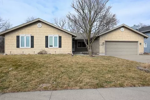 9627 Lincoln Ave, Clive, IA 50325
