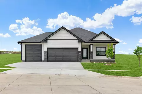 101 Crossroads Ct, Polk City, IA 50226