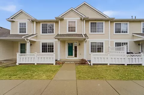 9205 Greenspire Dr #3, West Des Moines, IA 50266