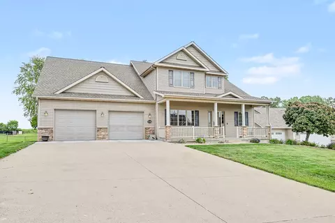 2508 Hemel Dr, Pella, IA 50219