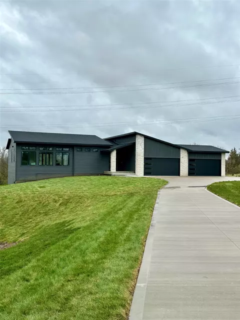 2188 114th Ct, Winterset, IA 50273