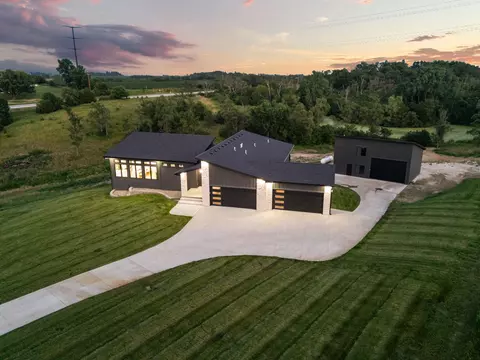 2188 114th Ct, Winterset, IA 50273