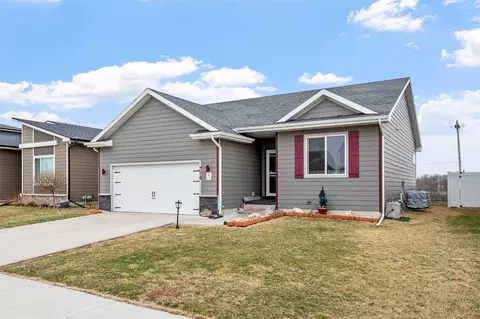 714 SE 69th St, Pleasant Hill, IA 50327