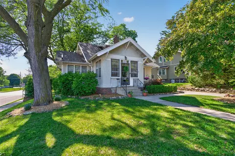 904 45th St, Des Moines, IA 50312