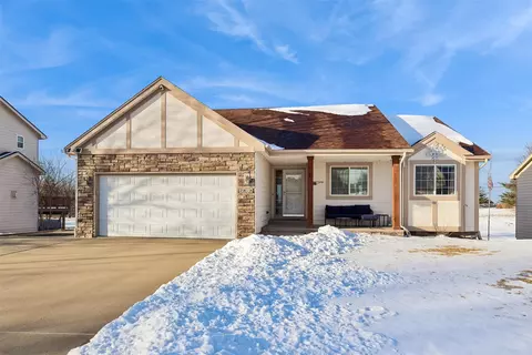 2818 E Kenyon Ave, Des Moines, IA 50320