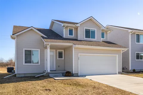 327 NE Adams Ave, Elkhart, IA 50073