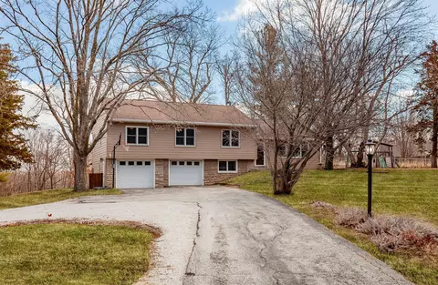 413 W Riverside Rd, Ames, IA 50010