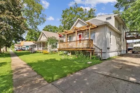 409 2nd St, West Des Moines, IA 50265