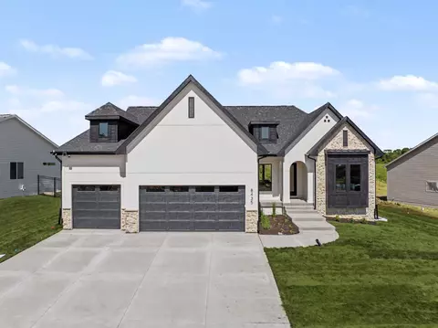 8435 Longmeadow Ln, West Des Moines, IA 50266