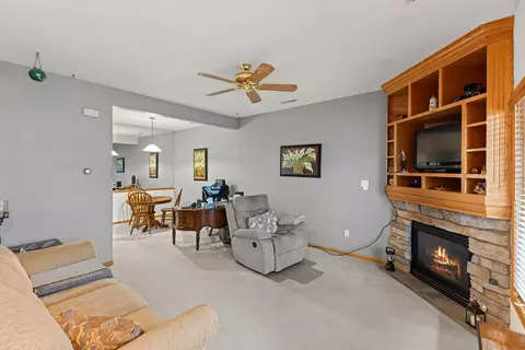10415 Hickory Dr #9, Urbandale, IA 50322