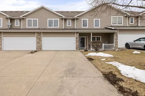 10415 Hickory Dr #9, Urbandale, IA 50322