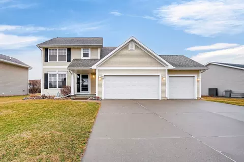 901 SE Woodbine Dr, Grimes, IA 50111