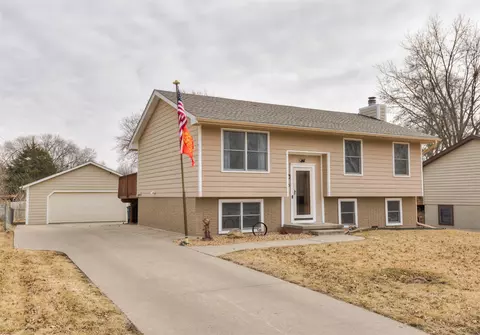 706 Gordon Ave, Norwalk, IA 50211