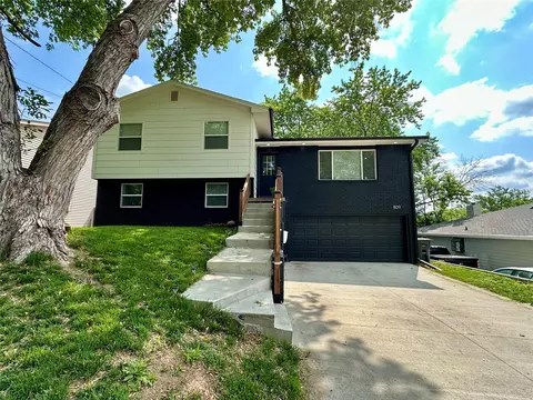 809 Knob Hill Drive Dr, Des Moines, IA 50317