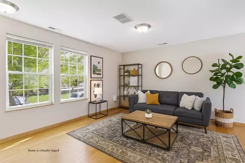 15203 Greenbelt Dr, Urbandale, IA 50323