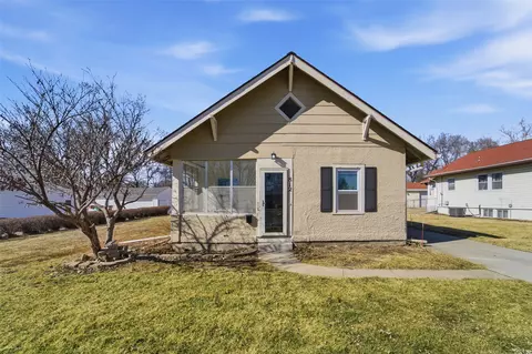812 9th St, West Des Moines, IA 50265