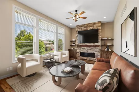 4019 139th St, Urbandale, IA 50323