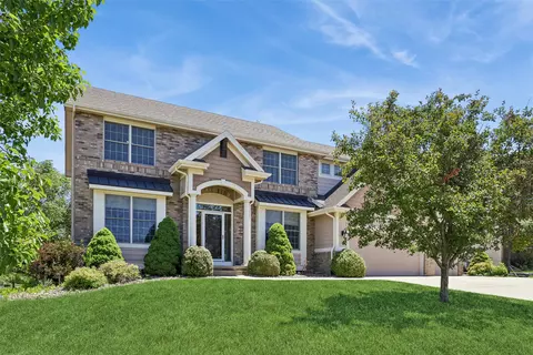 4019 139th St, Urbandale, IA 50323