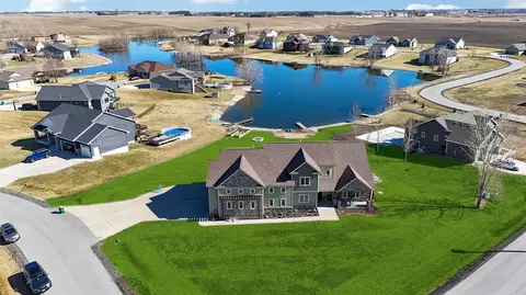 110 Lake Shore Dr, Dallas Center, IA 50063
