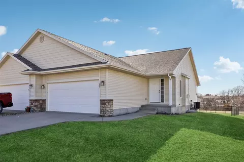 201 S 20th St, Indianola, IA 50125