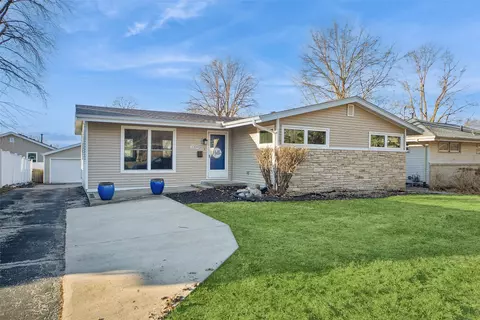 2204 Hillside Ave, West Des Moines, IA 50265